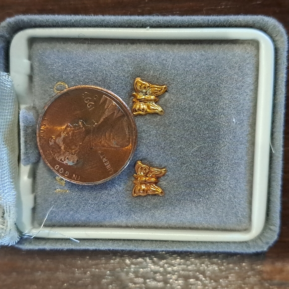 14kt Gold Butterfly Pierced Earrings Small - Picture 4 of 4